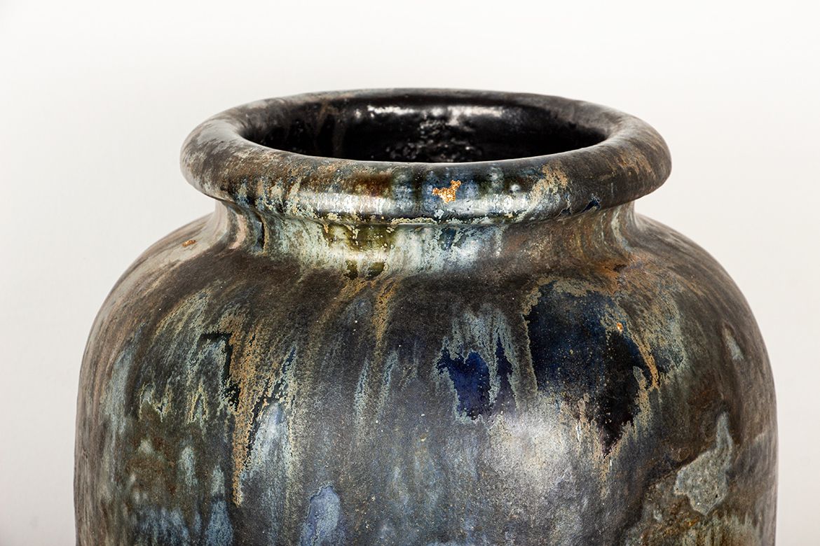 Grand vase Art déco en grès émaillé irisé bleu, par Roger Guérin, années 1930. photo for sale