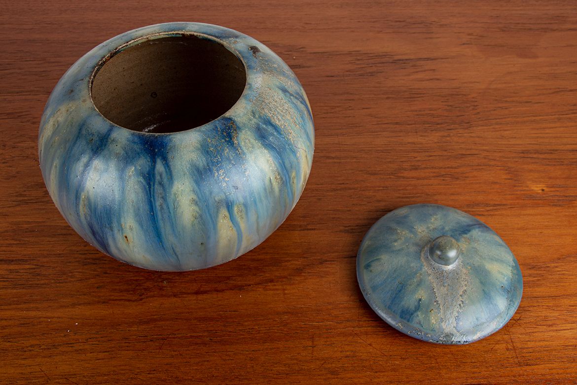 Pot en grès émaillé bleu, Art déco, par Roger Guérin, années 1930. photo for sale