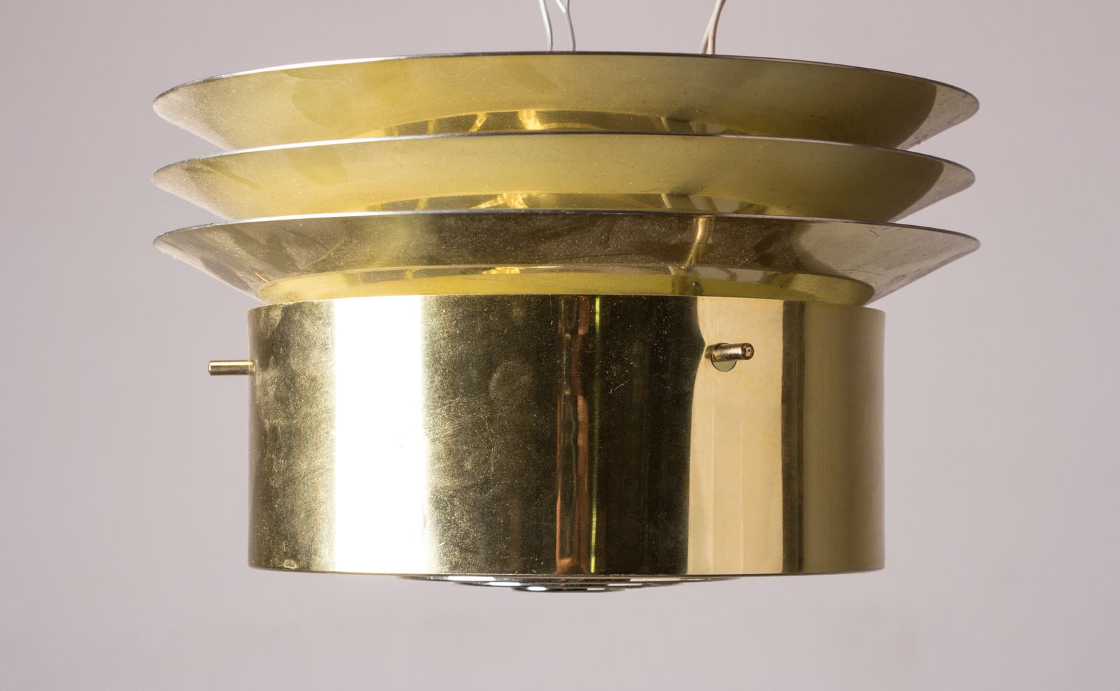 Luminaires Paire de plafonnier danois en laiton modèle T742, par Hans Agne Jakobson, 1960. photo