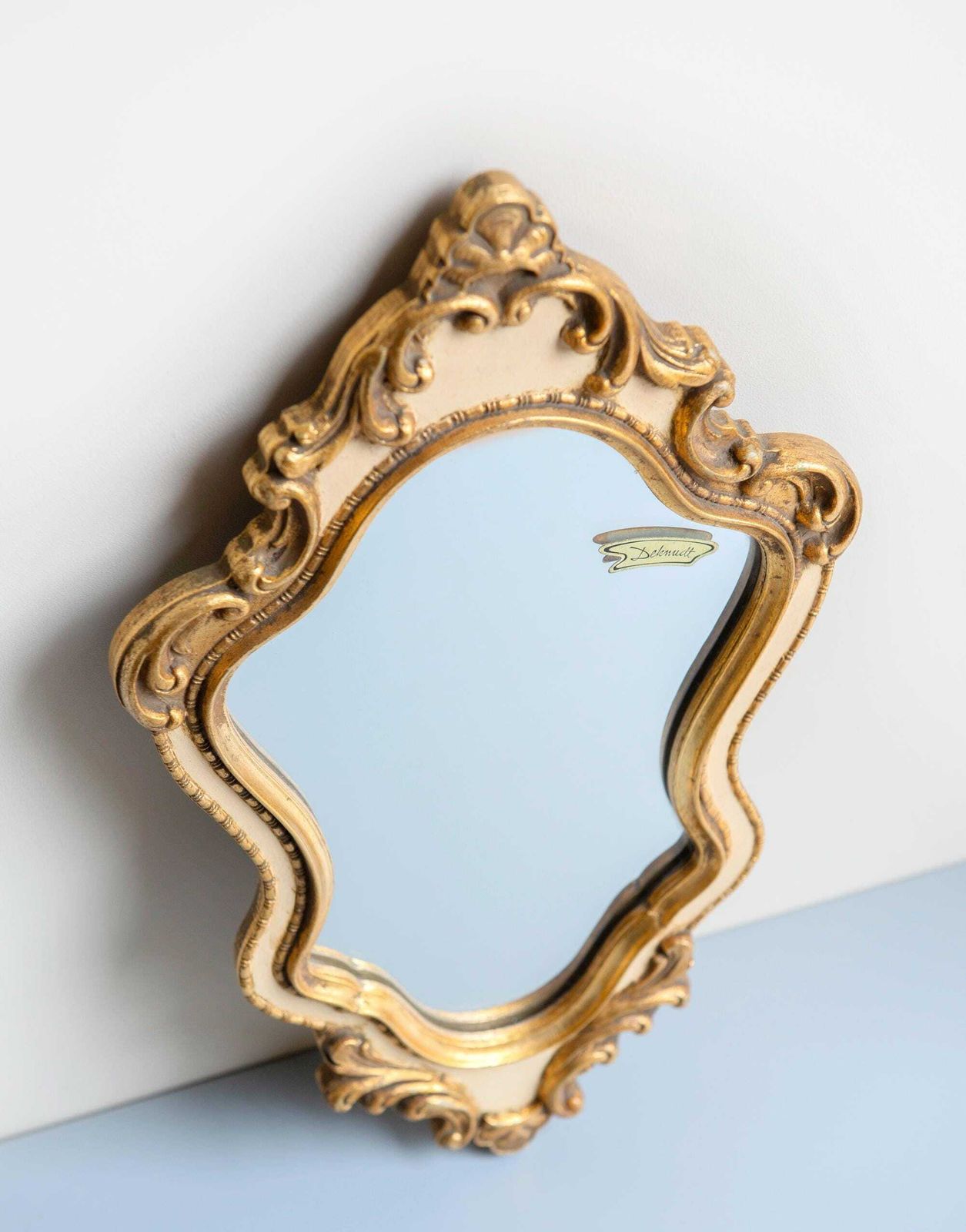 Sierlijke Vergulde Sierspiegel, Decoratieve Belgische Spiegel, Deknudt, Rococo Stijl Wandspiegel, Vintage Barokke Spiegel photo for sale