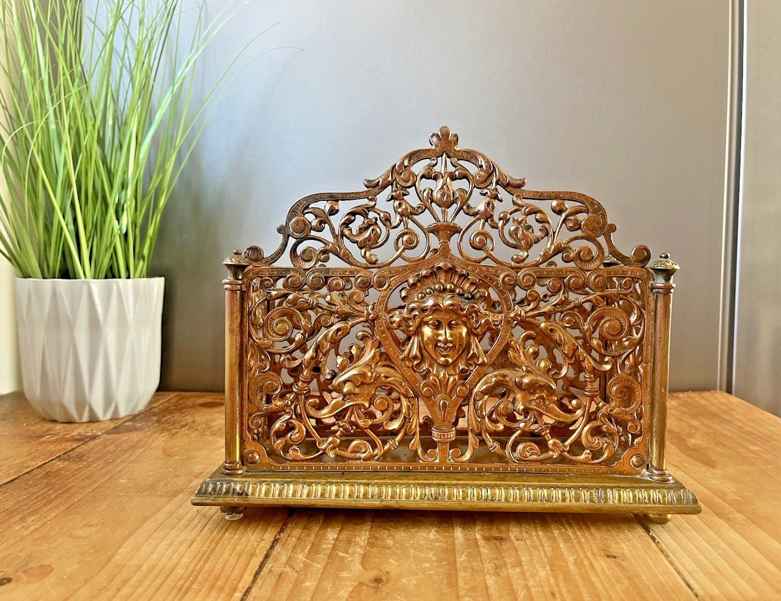 photo vintage Exceptional Ornate Antique Wt&S William Tonks & Sons Bronze Desk Letter Rack