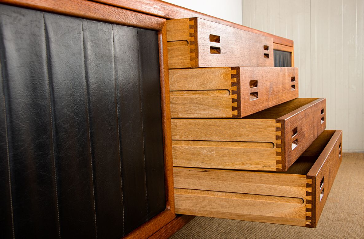 photo vintage Extra Long Danish Sideboard In Teak, Oak And Leatherette, 280 Cm, By Arne Hovmand Olsen 1960.