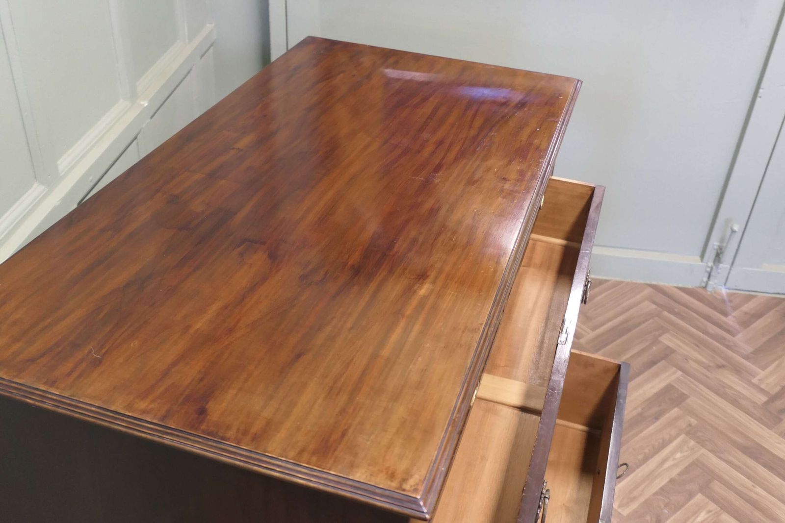19th Century Mahogany Chest Of Drawers By Gillows photo vinterior