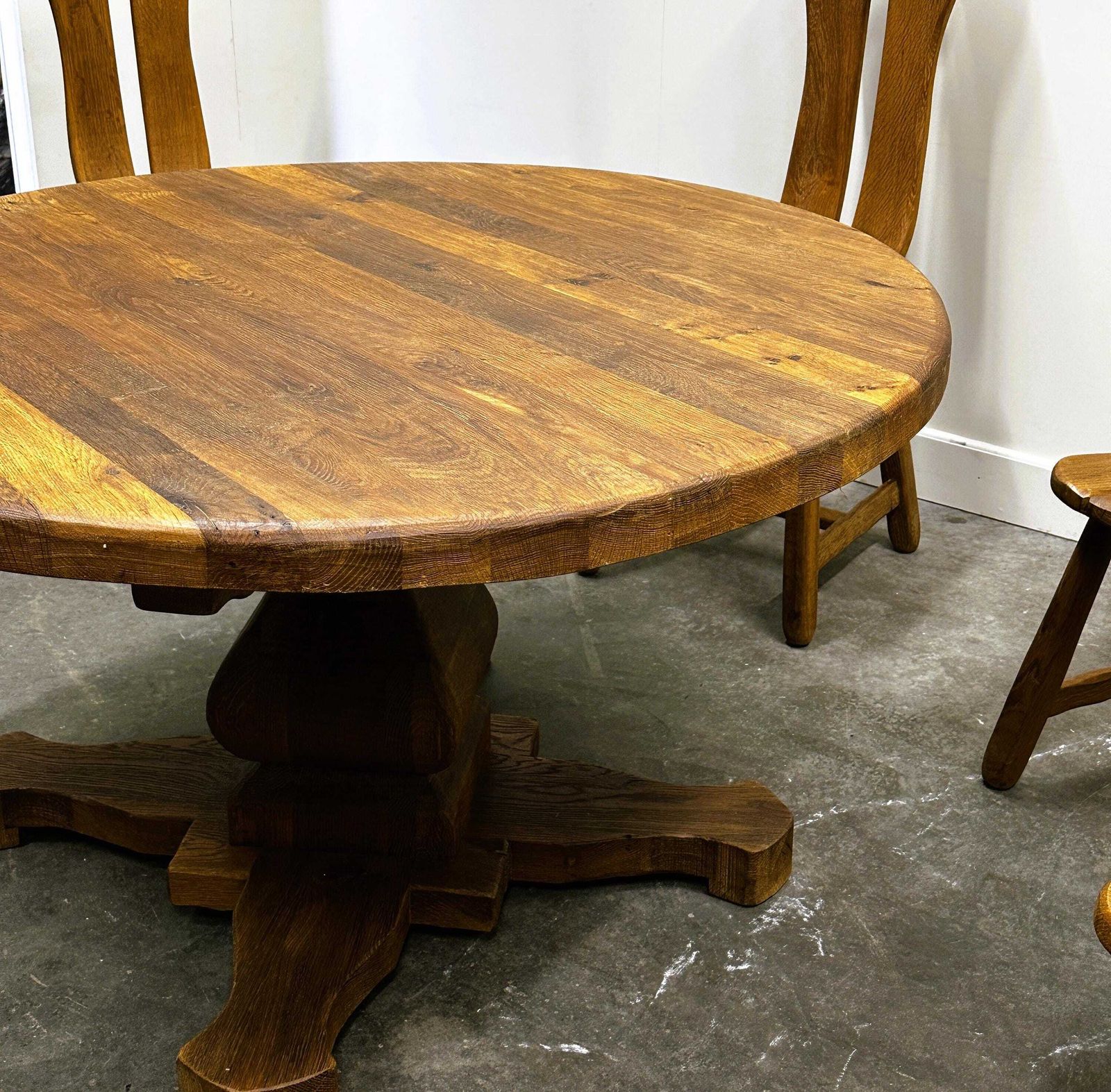 photo furniture Zeldzame Depuydt Brutalist Eiken Eetset – België, Jaren 1970