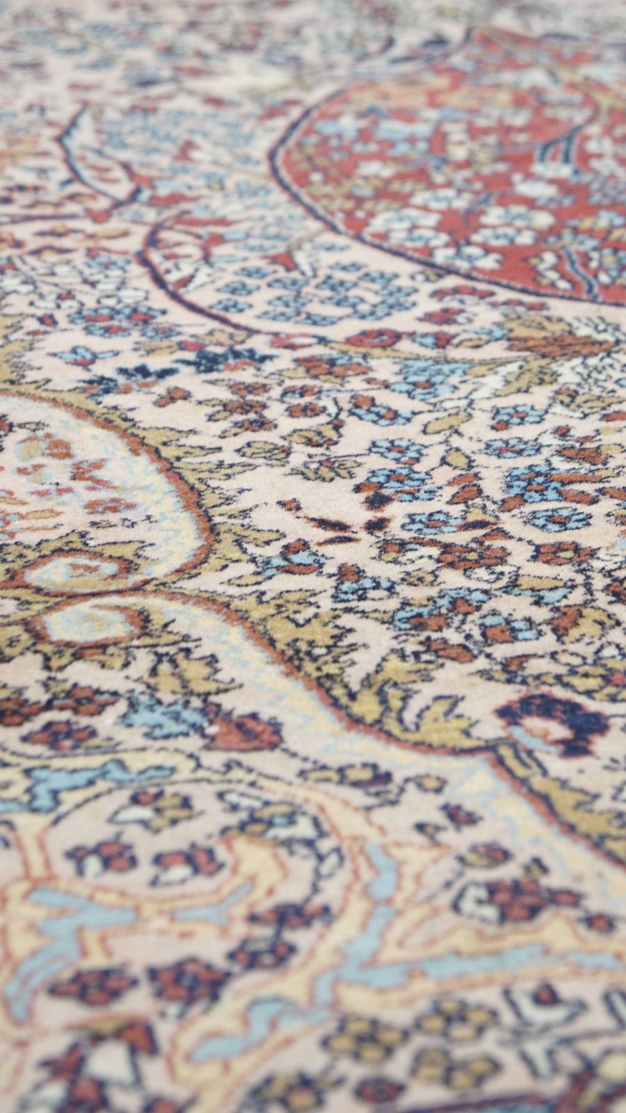 Beautiful Hand Knotted Oriental Rug With Refined Patterns And Beautiful Colors 232x139cm photo Textiles