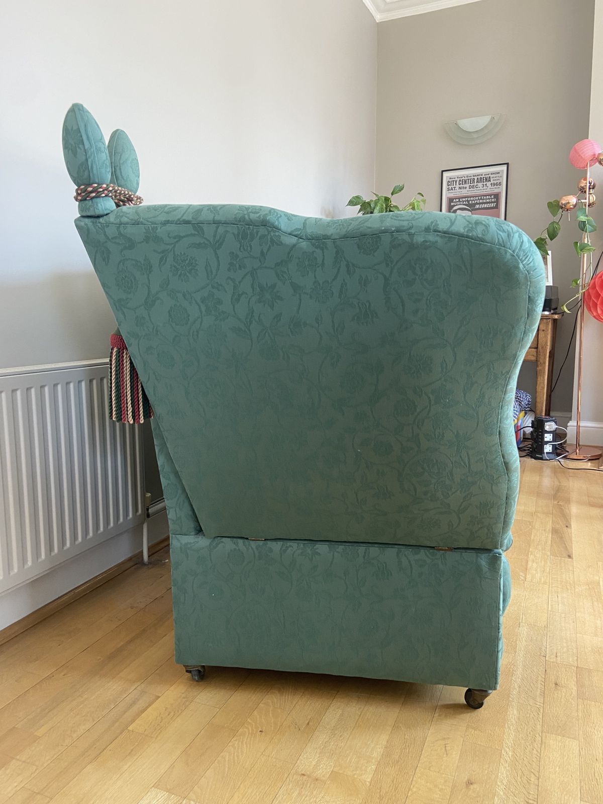 photo vinterior Victorian Knole Sofa Reupholstered Traditionally In Floral Damask (Horsehair Stuffing)