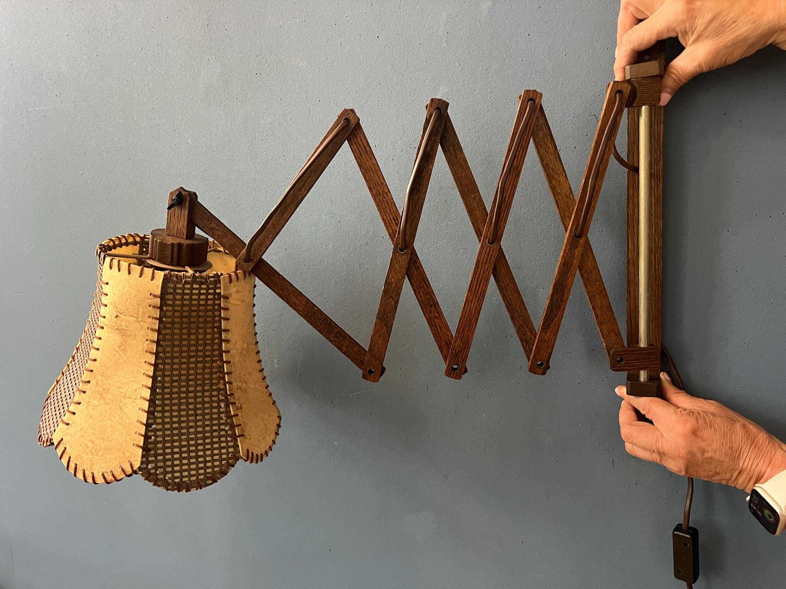 Vintage Teakhouten Schaarlamp Met Traditionele Stoffen Kap photo buy