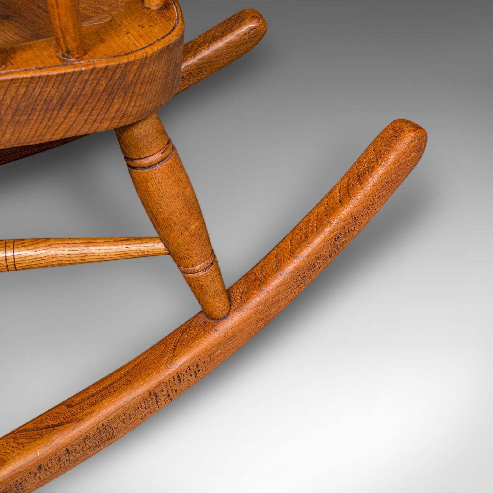 1627.0 Antique Windsor Rocking Chair, English, Elm, Rocker, Fireside Seat, Victorian photo