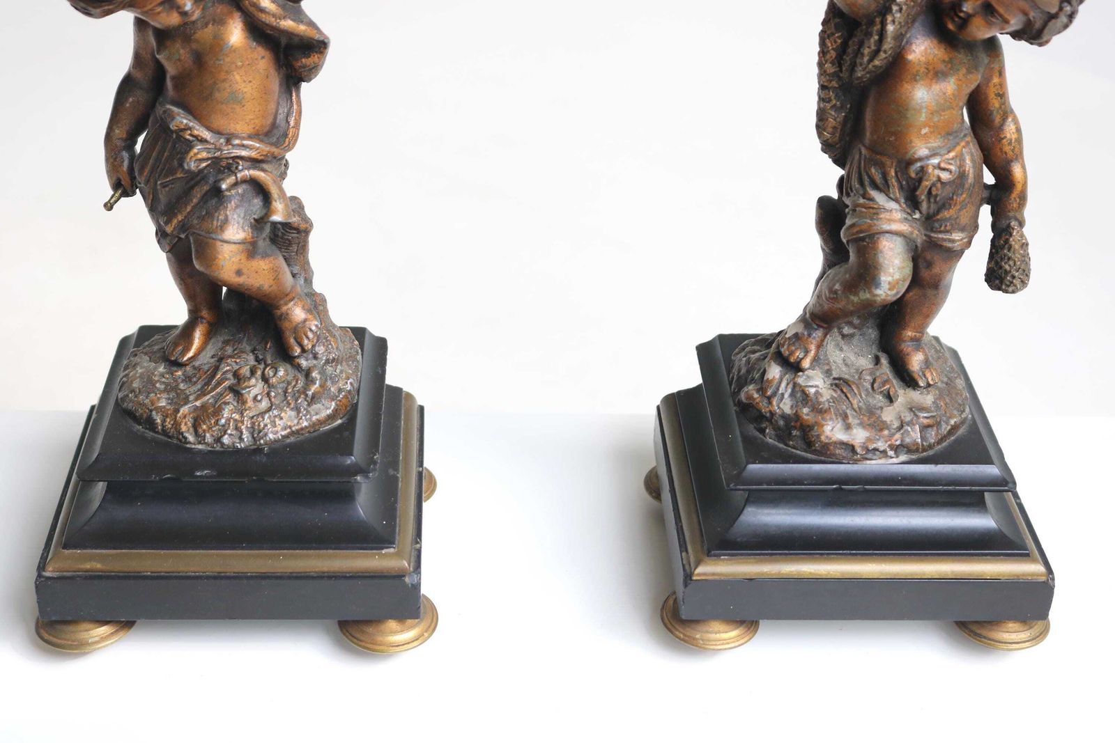 Antique Spelter Cherub Candelabra Pair With Bronze Finish Rococo Style French Putti Cande Holders 1880–1910 Belle époque photo 891.0