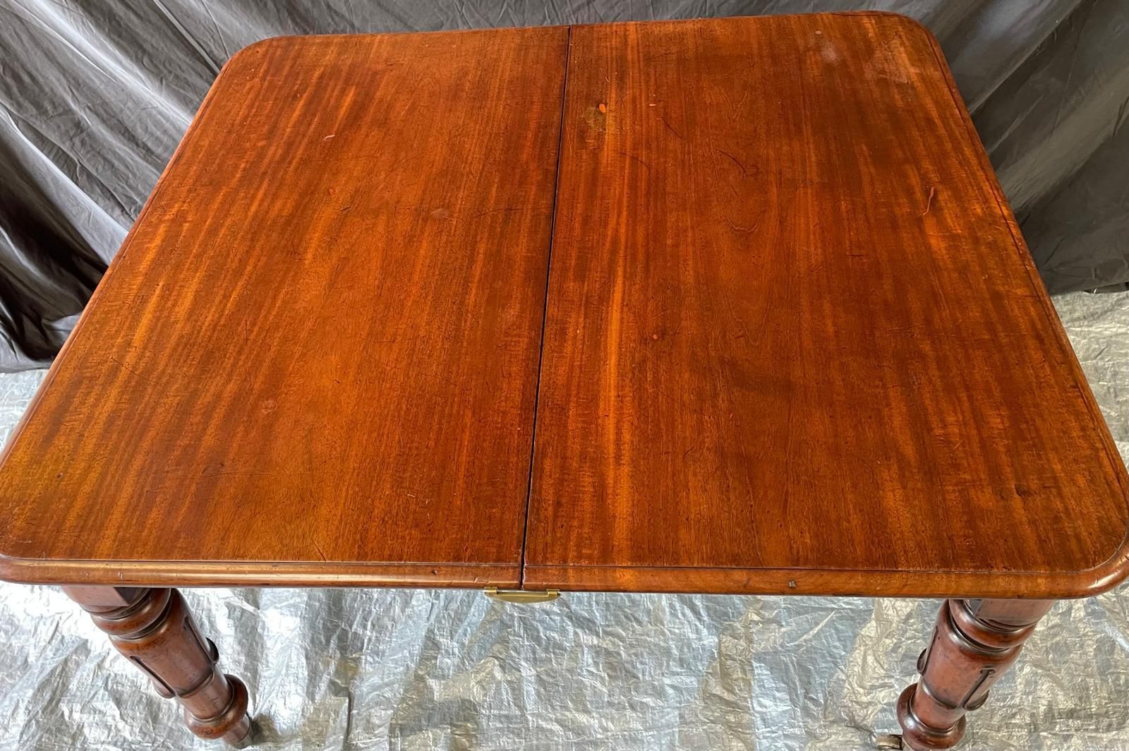 Victorian Mahogany Extending Dining Table By W. Priest, London – Seats Up To 12 photo vintage