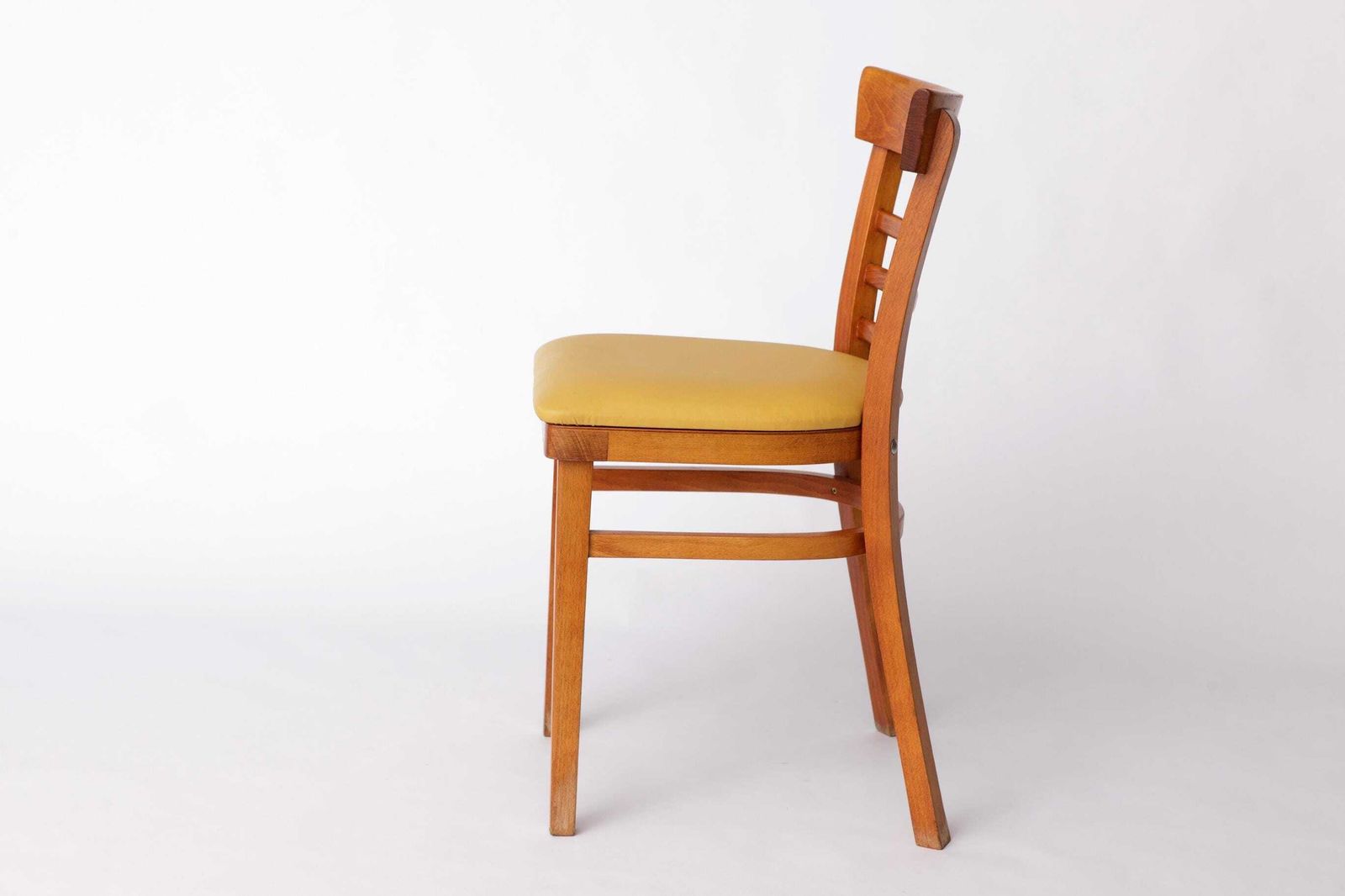 Vintage Beukenhouten Stoel Met Gele Imitatieleren Zitting – Ca. Jaren 1960/1970, Duits Mid Century Modern photo 176.0