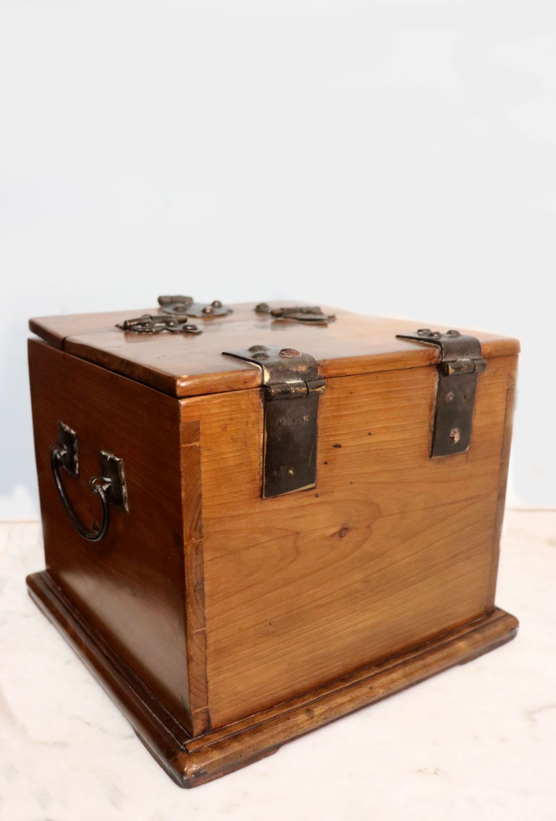 A Lovely Chinese Vintage Wood And Brass Bound Jewellery Case. photo 245.0