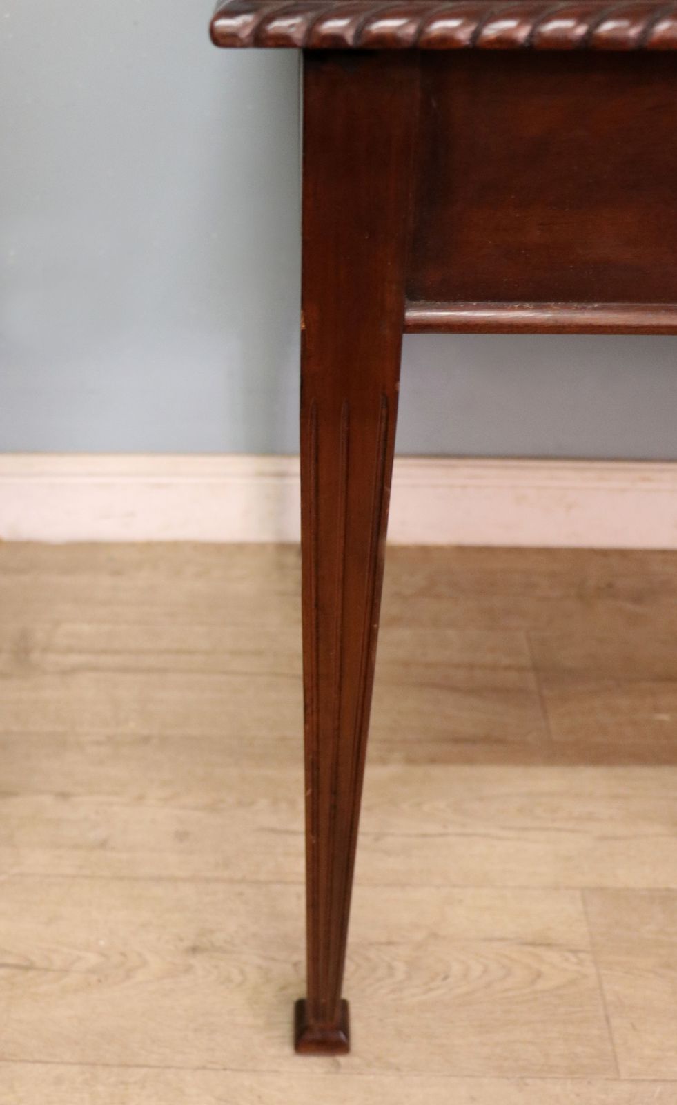 photo furniture A Lovely Edwardian Mahogany Table Bearing A Label For Mckeon’s Of Liverpool.