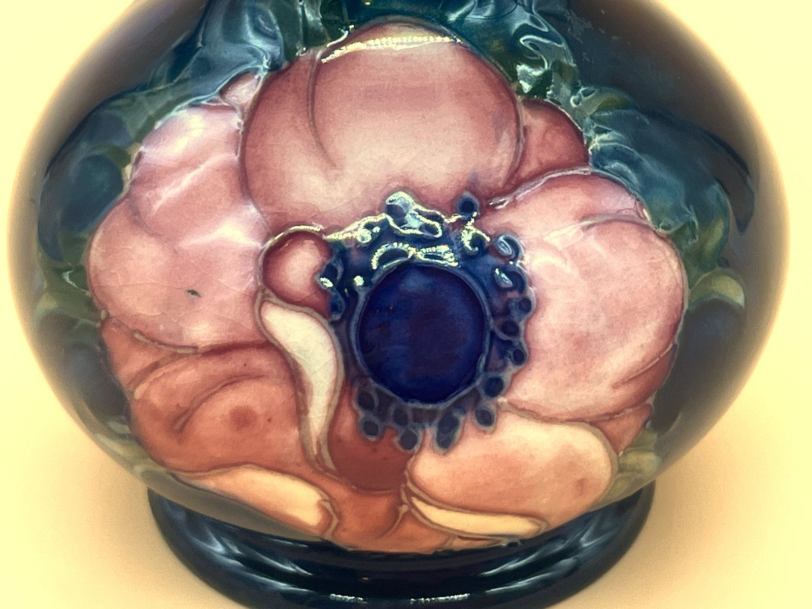 photo furniture 1930's Wm Moorcroft Pottery, Potter To Hm Queen Stamp On Base Anemone Design Vase.