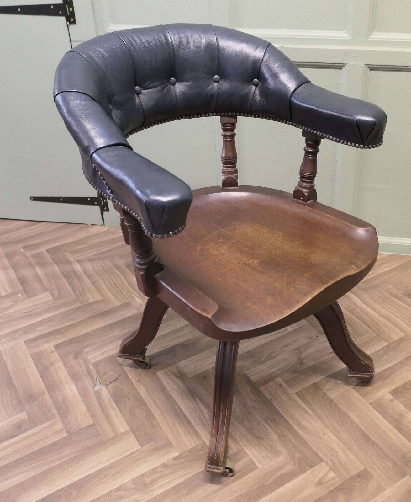 A Superbly Comfortable 19th Century Swivelling Desk Chair photo vinterior
