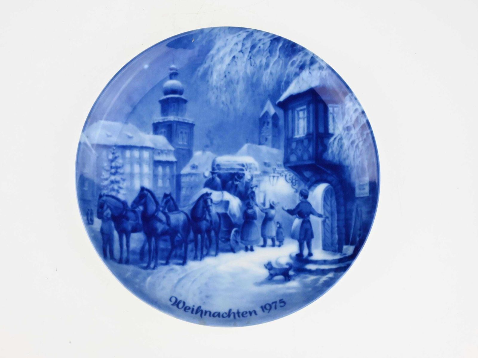 Vintage Berlin Design Christmas Plates Set, German City Winter Scenes, Set Of Ceramic Plates, Berlin Design, Pottery Plates, Vintage Plates photo vinterior