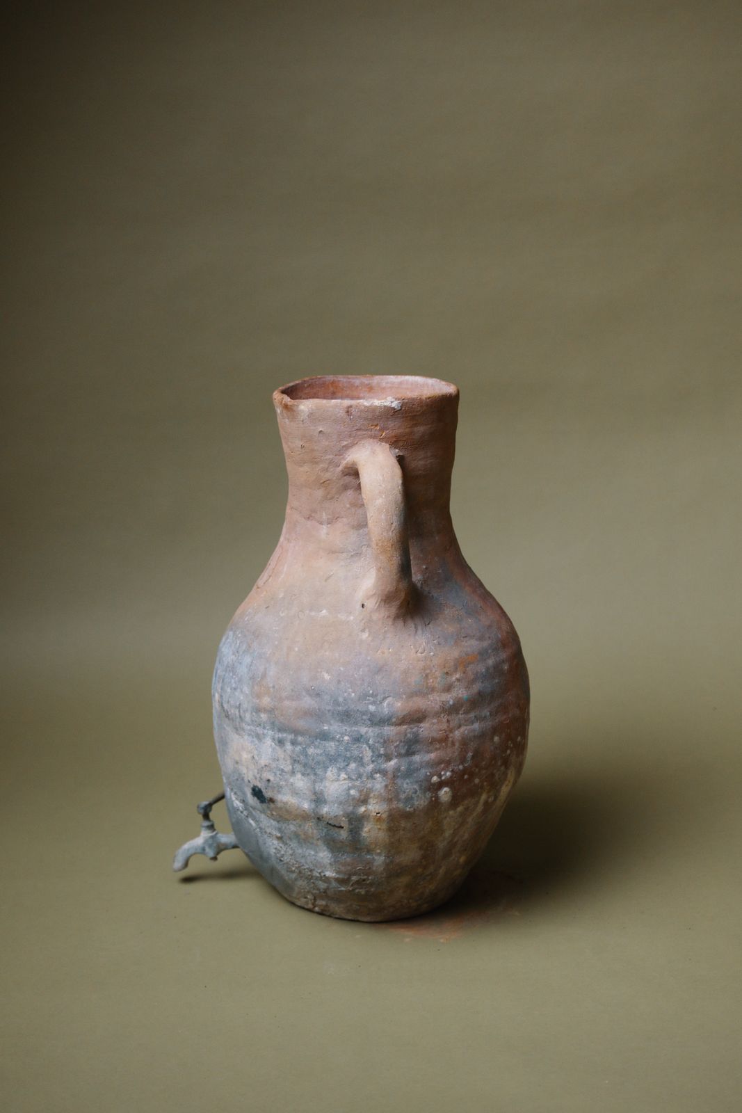 Earthenware Water Dispenser With Rustic Tap photo Home Decor