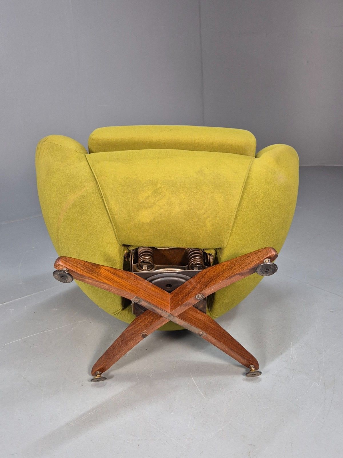 390.0 Vintage Egg Chair Teak Swivel And Rock Base Green  1960s Retro Mcm Eb9797 Mswi photo