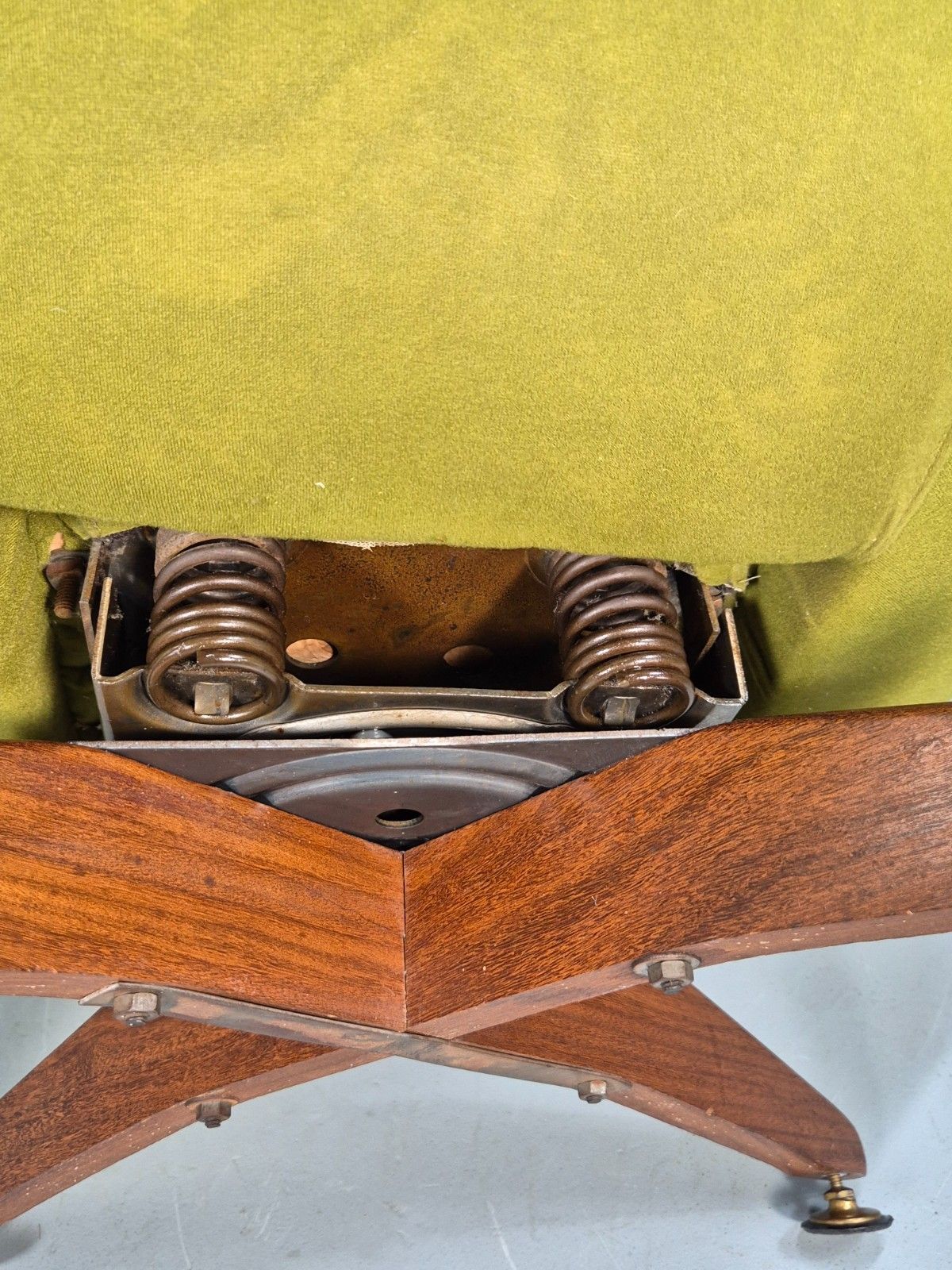 photo vinterior Vintage Egg Chair Teak Swivel And Rock Base Green  1960s Retro Mcm Eb9797 Mswi