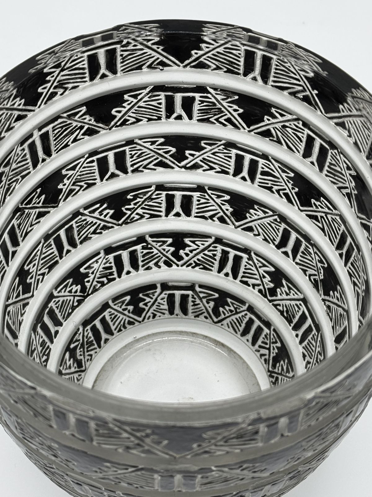 A R.Lalique Lagamar Vase In Black Enameled Glass photo vinterior