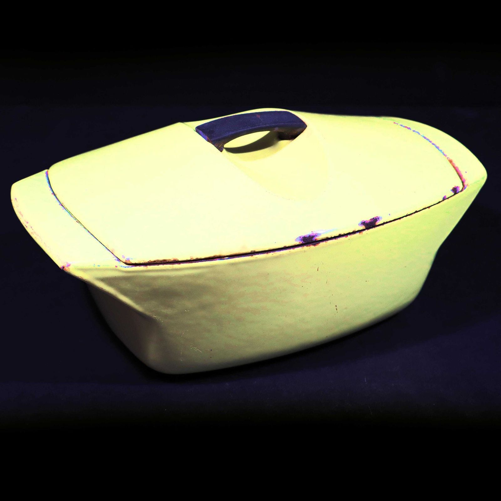 Raymond Loewy Cocotte Le Creuset Vintage Dutch Oven Yellow Enameled Cast Iron Casserole Dish "La Coquelle" 2.5 photo furniture