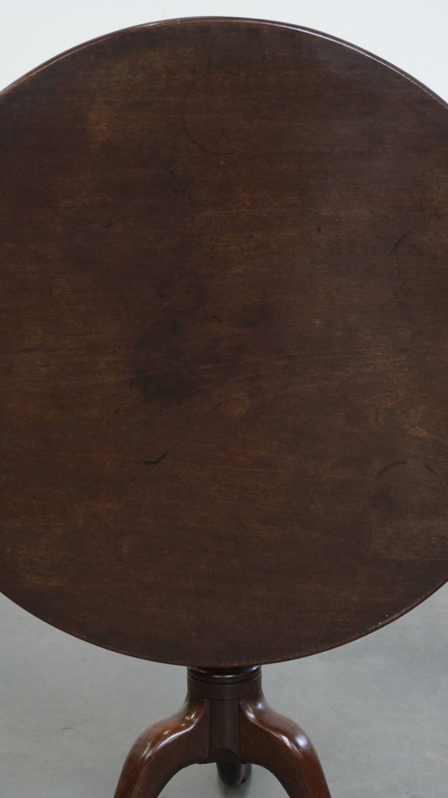 Beautiful Antique English Swivel Barrel Leg Birdcage Tilt Top Table From The 18th Century photo 1042.0