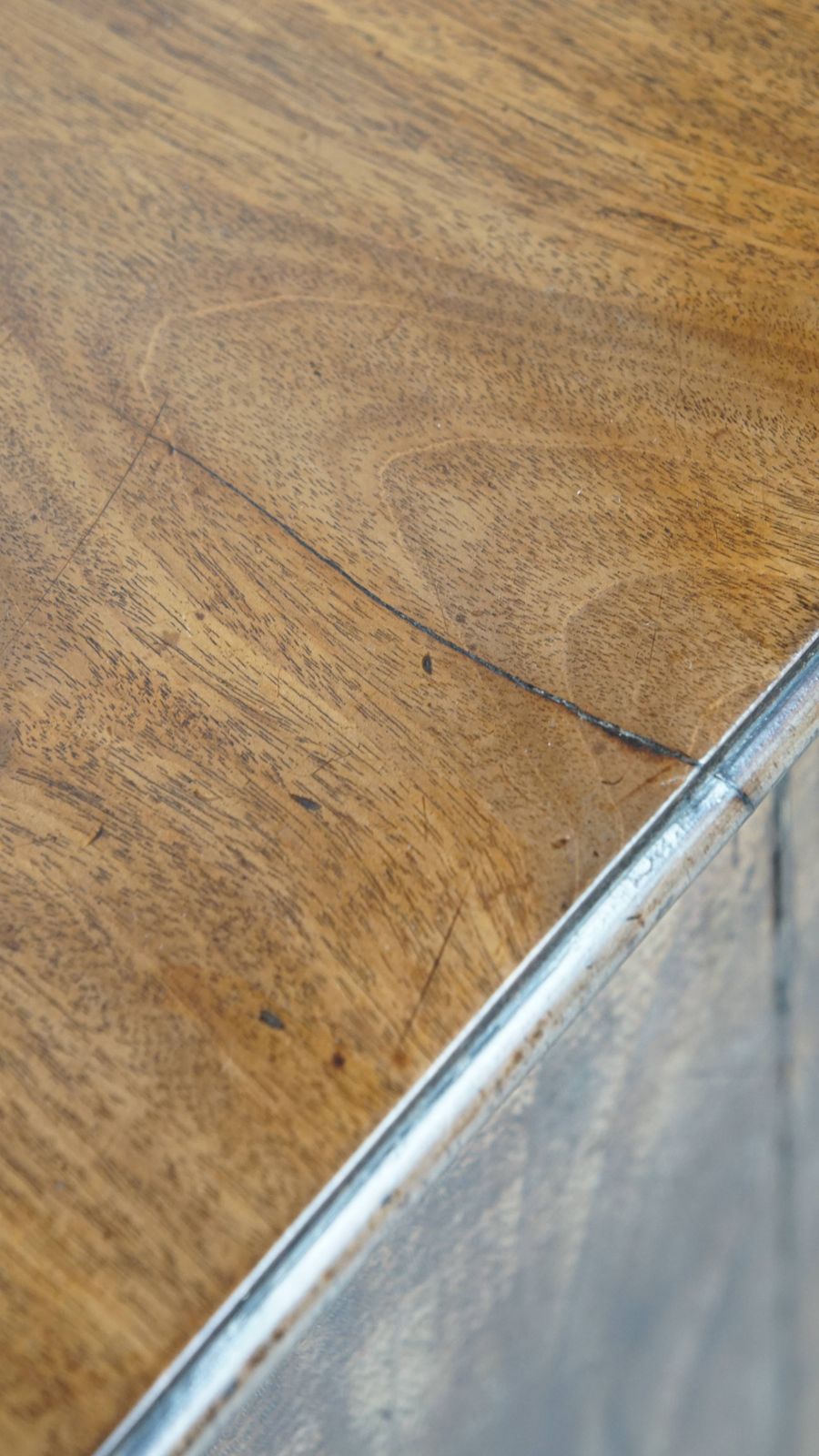 1345.0 Antieke Engelse Ladekast/Kaptafel Uit De 18e Eeuw Met Uittrekblad photo