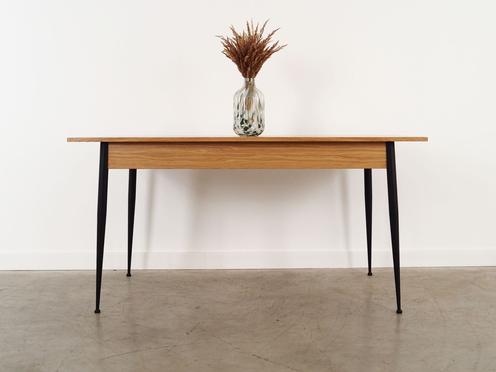 Oak Table, Italian Design, 1980s, Manufacture: Italy photo for sale
