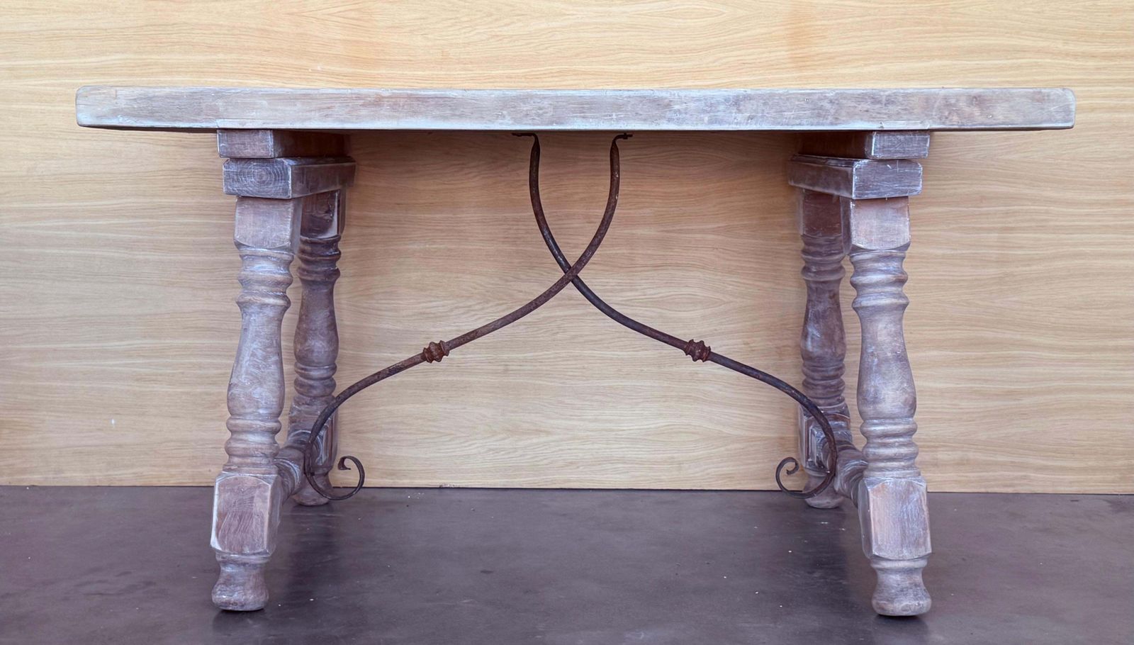 Table d'appoint baroque espagnole décolorée avec tiroir photo for sale