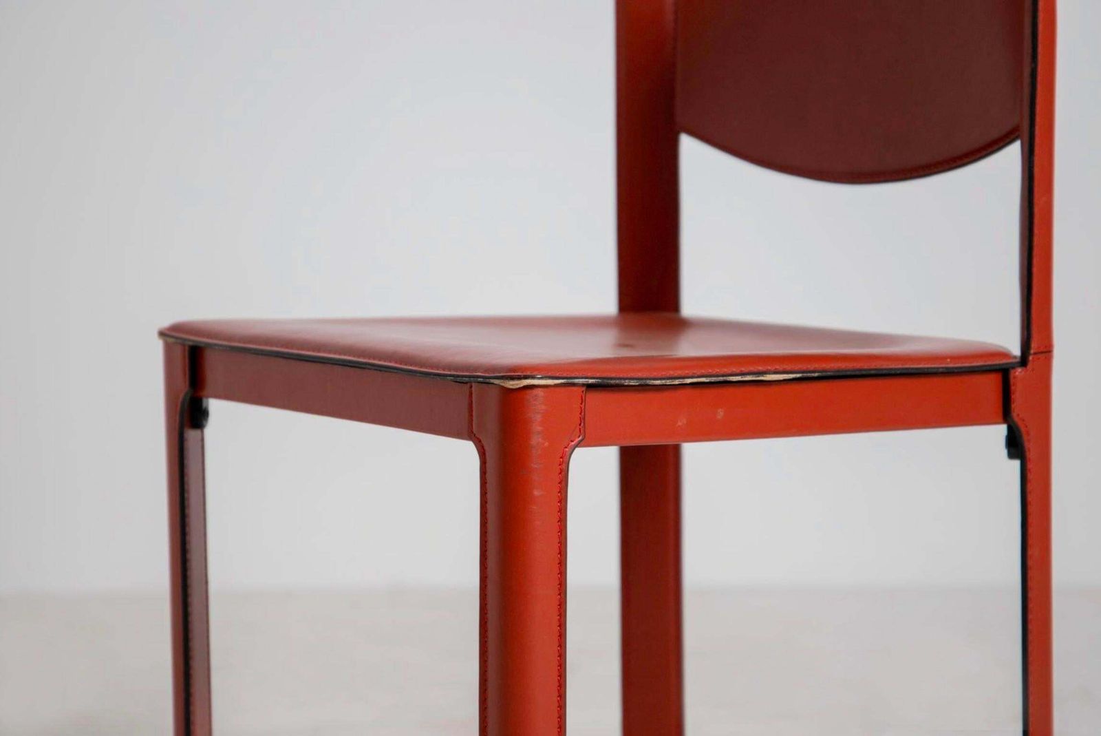 Set Of Four Chairs By Matteograssi In Leather Red Mod Sistina, Label photo 3621.0