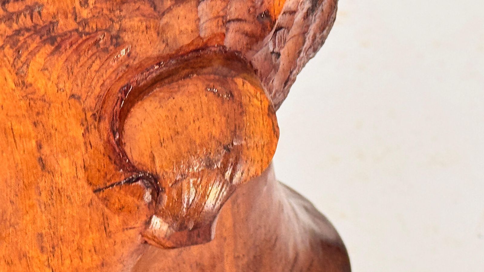 photo vinterior Hand Carved African Head Sculpture In Patinated Wood – Mid Century Decoration