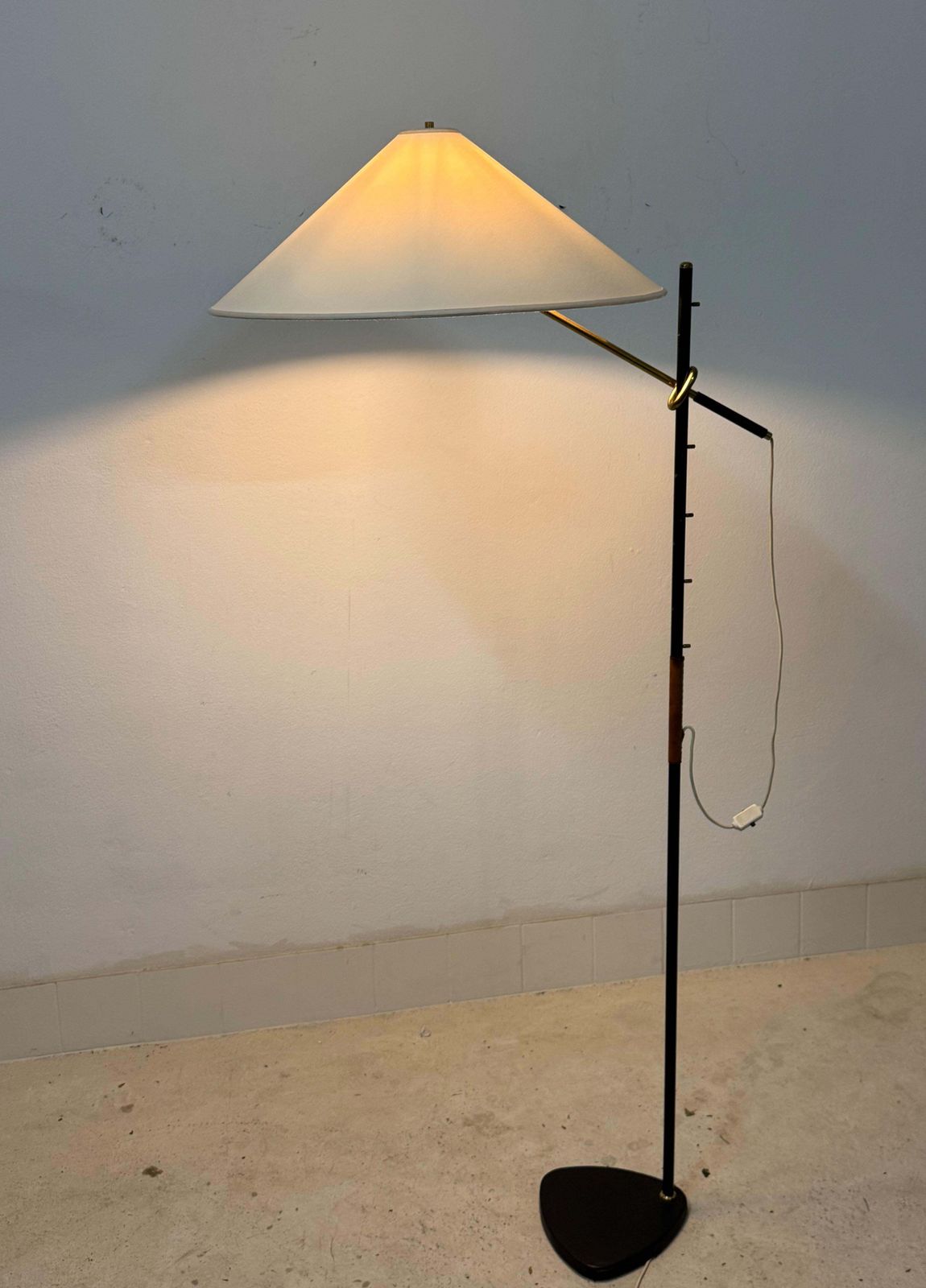 Kalmar Floor Lamp 'Pelican' Mod. 2097, Height Adjustable, Brass Black Iron, 1960 photo Lighting