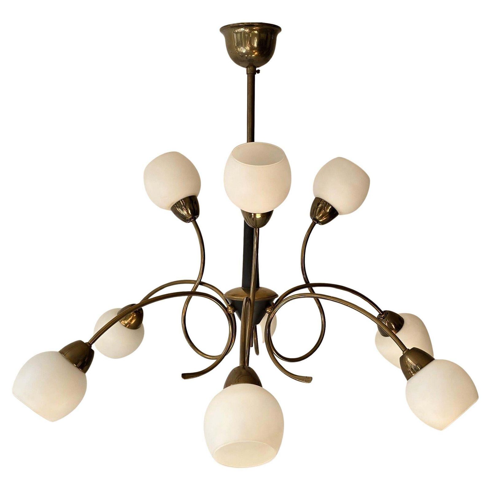Talian 1950s Stilnovo Style Brass And Opaline Glass Nine Light Chandelier