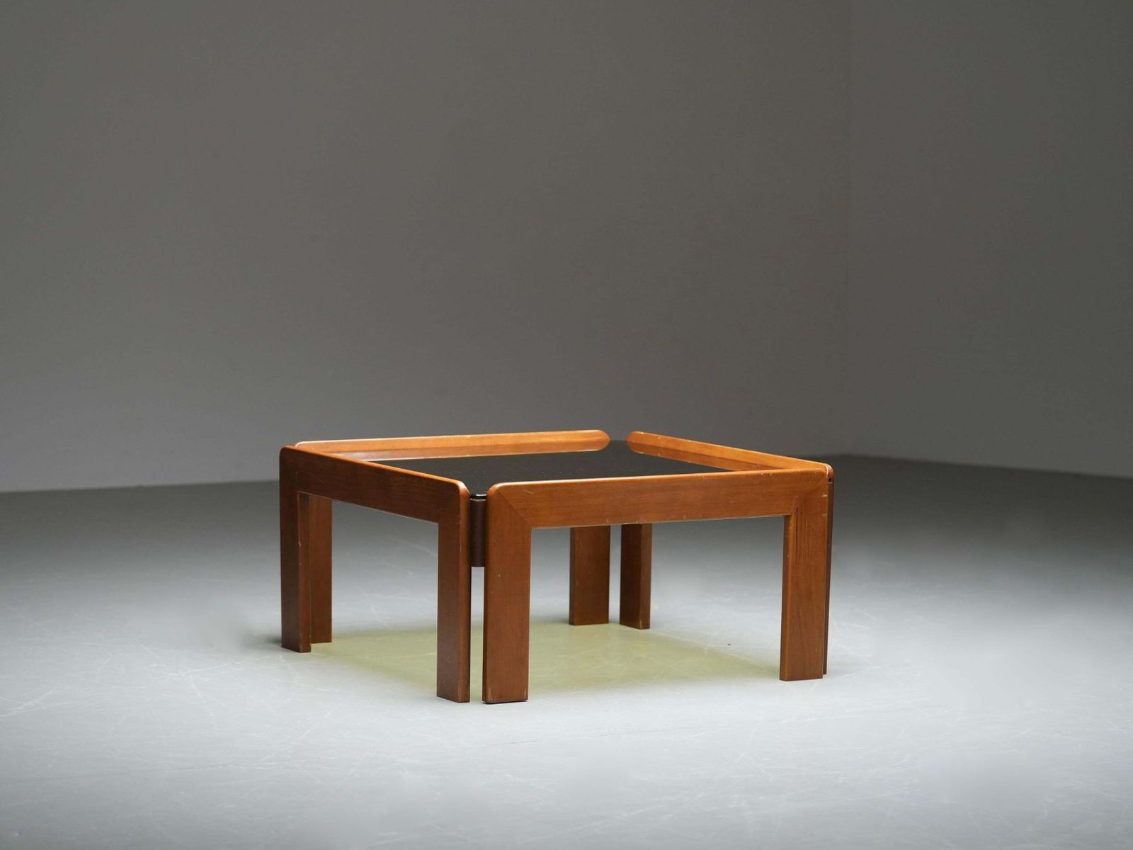 Afra And Tobia Scarpa Salontafel In Walnoot En Glas, Italië, Jaren 1960 photo buy