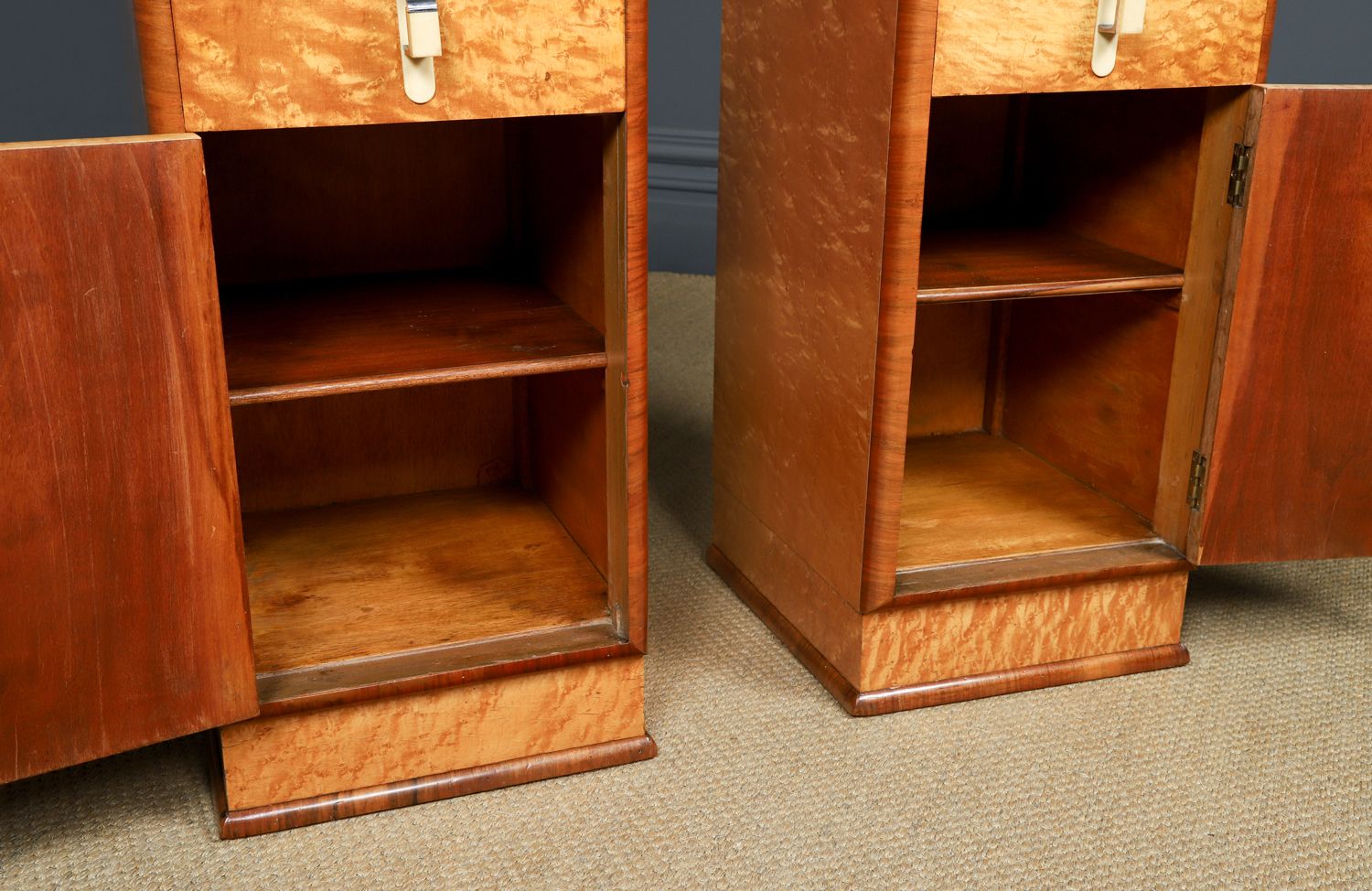photo vinterior English Pair Of Art Deco Birds Eye Maple & Walnut Bedsides Cupboards Chests Cabinets Tables Nightstands (Circa 1930)