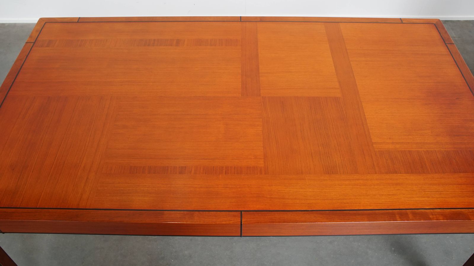 Tijdloze Art Deco Eettafel photo buy