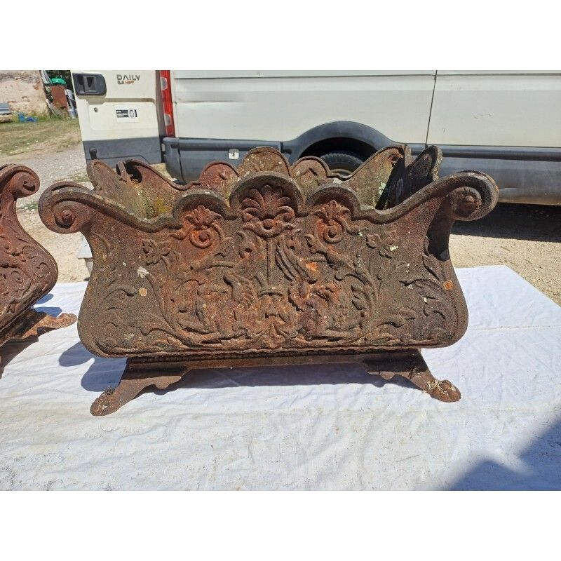 Pair Of 1900 Cast Iron Planters From Charleville Mézières In Rocaille Style photo vinterior