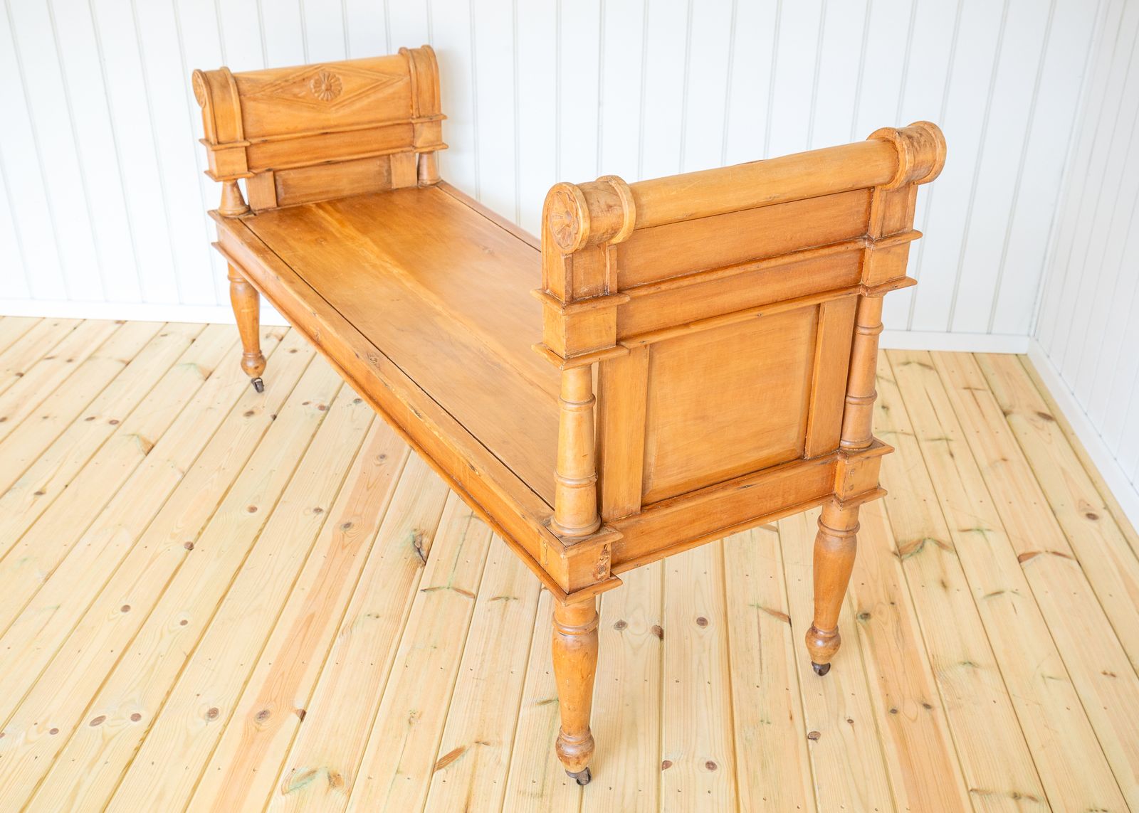 photo furniture Large Blonde Window Seat Daybed Banquette Benc.H Neoclassical Directoire Empire Antiqu.E Regency Style Stripped Pine