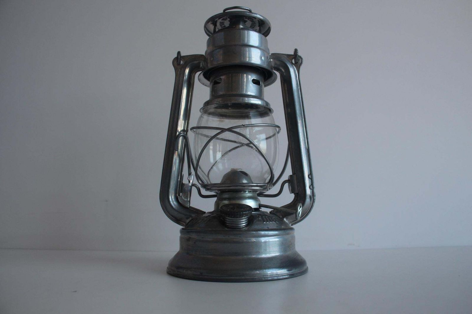 Vintage kerosinelamp, Meva, model 864, ca. 1960 photo for sale