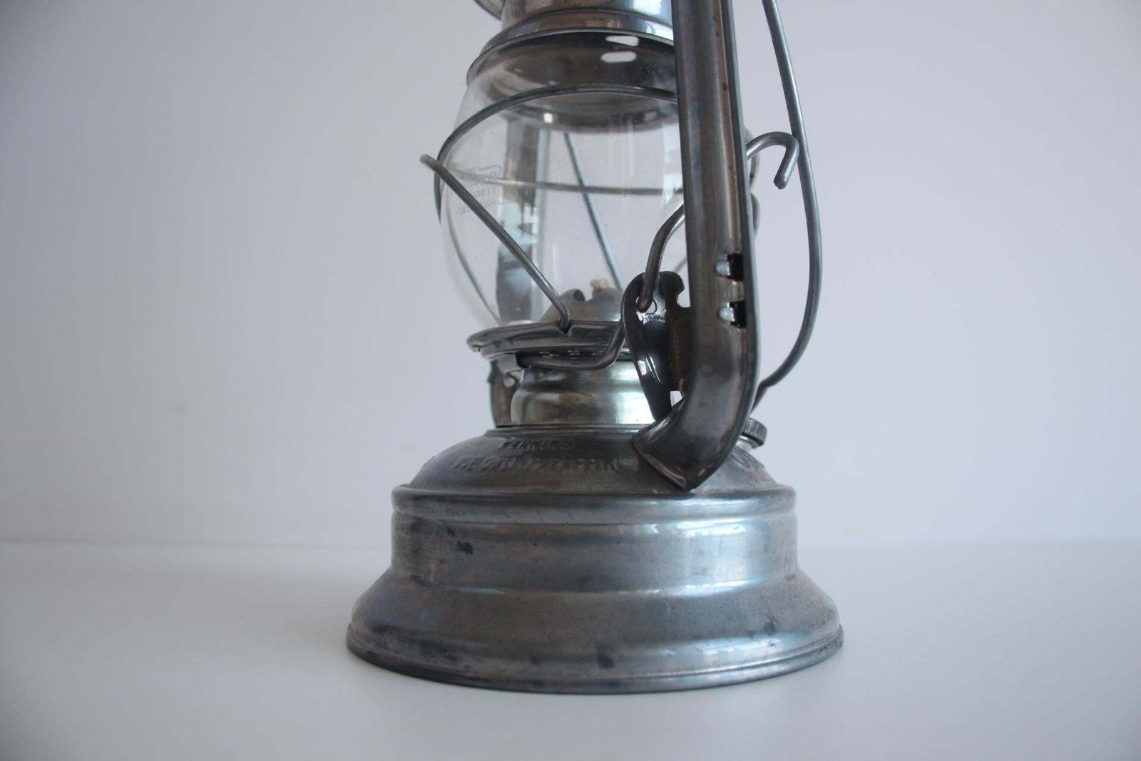Verlichting Vintage kerosinelamp, Meva, model 864, ca. 1960 photo