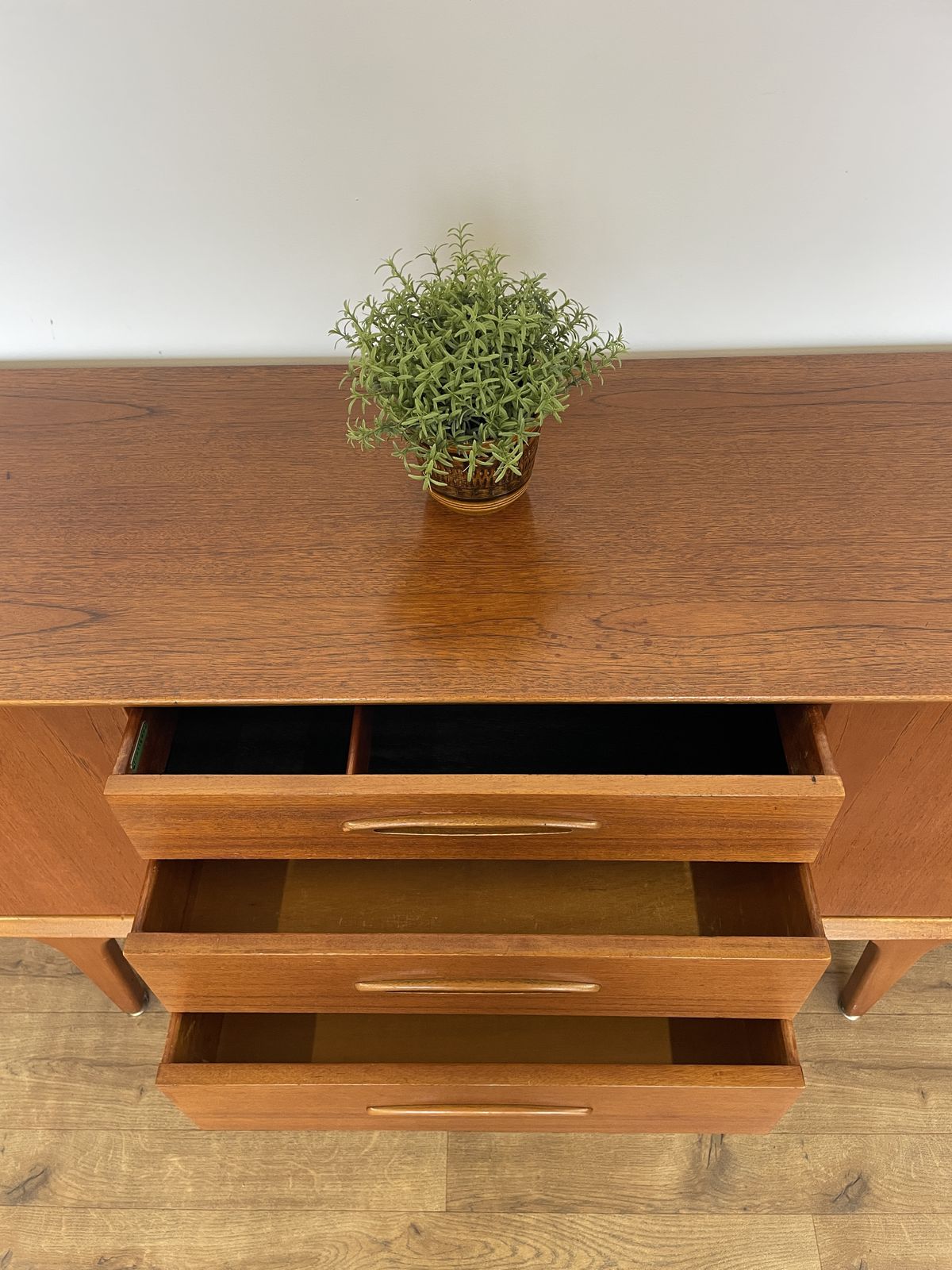 photo vinterior Mid Century Jentique Teak Sideboard – 1960s British Design