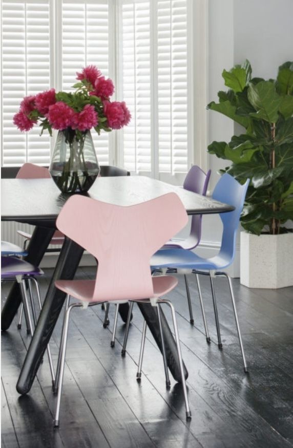 photo for sale Set Of 6 Arne Jacobsen Grand Prix Chairs For Fritz Hansen