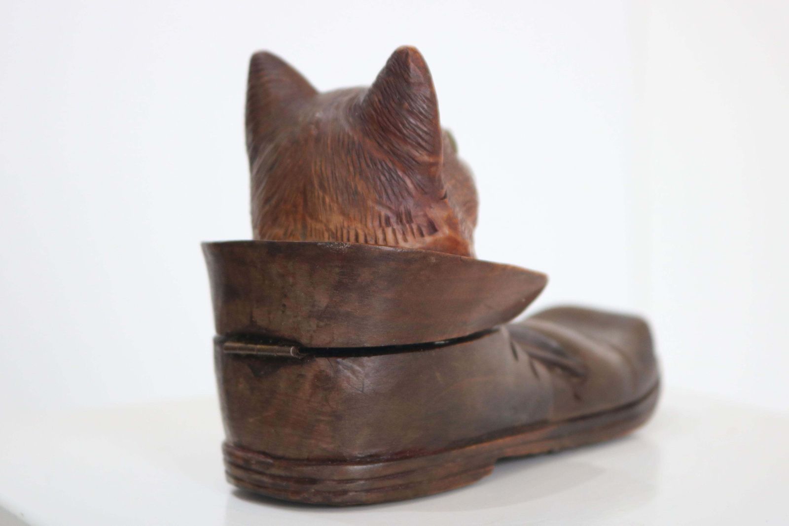 photo furniture Zwart Woud Inktpot – Kat In Een Laars – Zwitsers Antiek – 19e Eeuw – Handgesneden – Glas