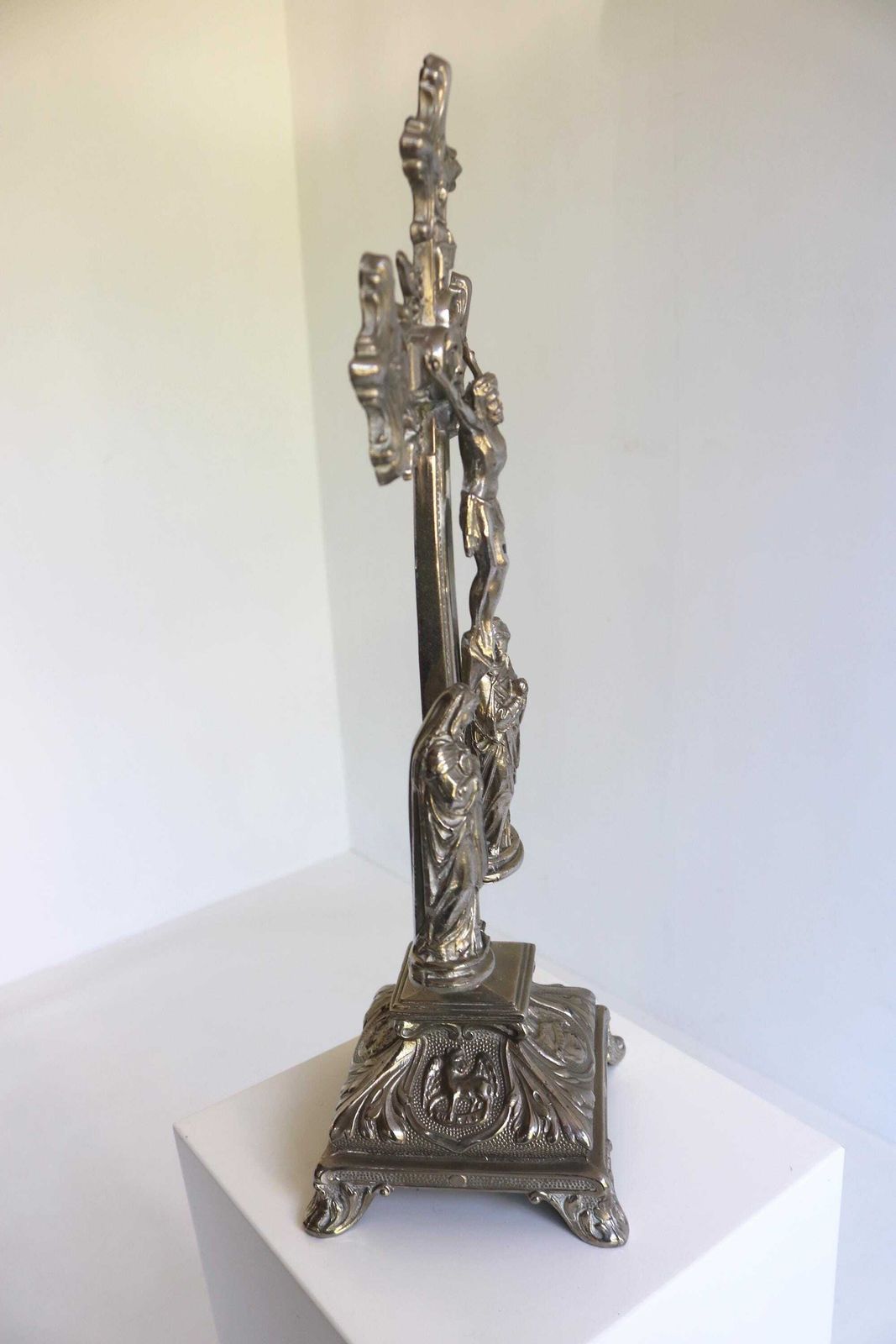 Antiek Frans Altaarkruis Op Voet – Spelter Kruis In Barokstijl Met De Vier Evangelisten, Jaren 1920 photo vinterior