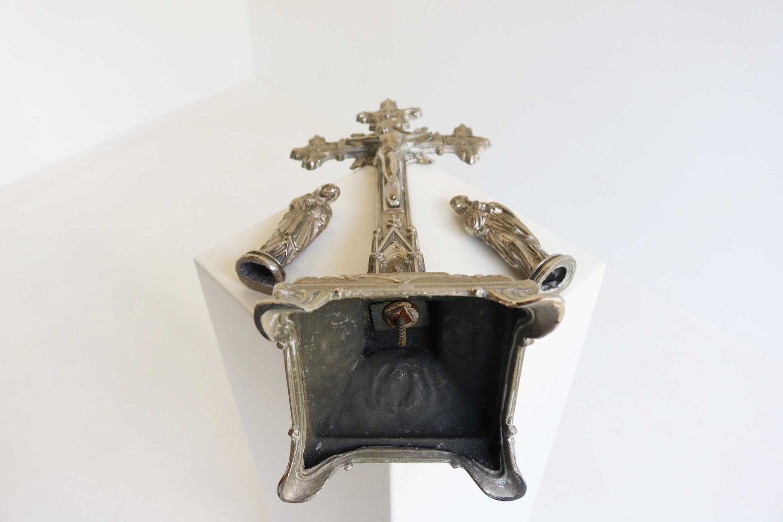 photo furniture Antiek Frans Altaarkruis Op Voet – Spelter Kruis In Barokstijl Met De Vier Evangelisten, Jaren 1920