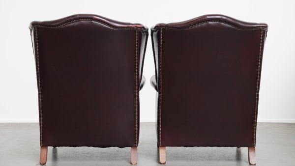 Set Of 2 Beautiful And Comfortable Burgundy Red Cowhide Wing Chairs In English Style With A Beautiful Patina photo for sale