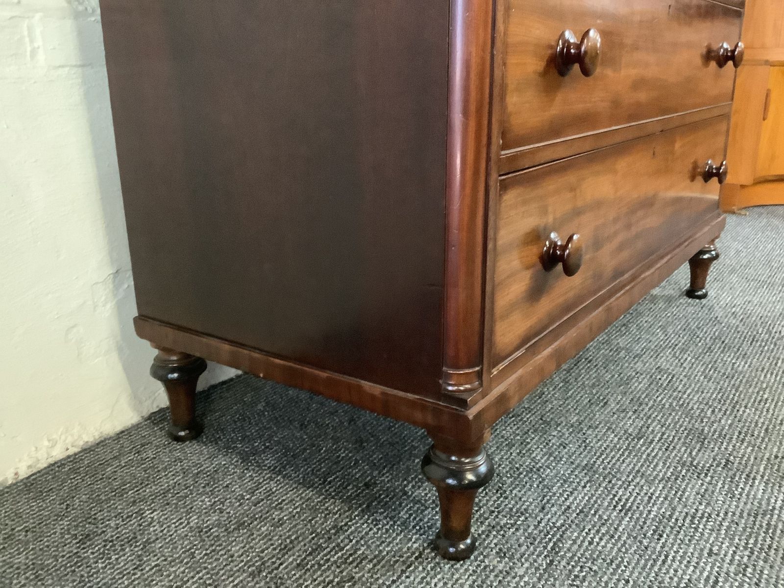 photo vinterior Victorian Flamed Mahogany Scotch Chest Of Drawers.