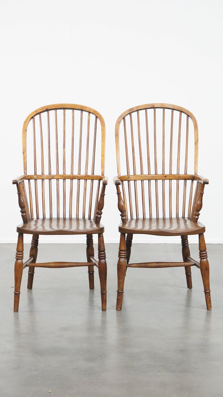 Set Van 6 Antieke Engelse Windsor Stickback Stoelen Uit De 19e Eeuw, Vervaardigd Van Iepenhout. photo furniture