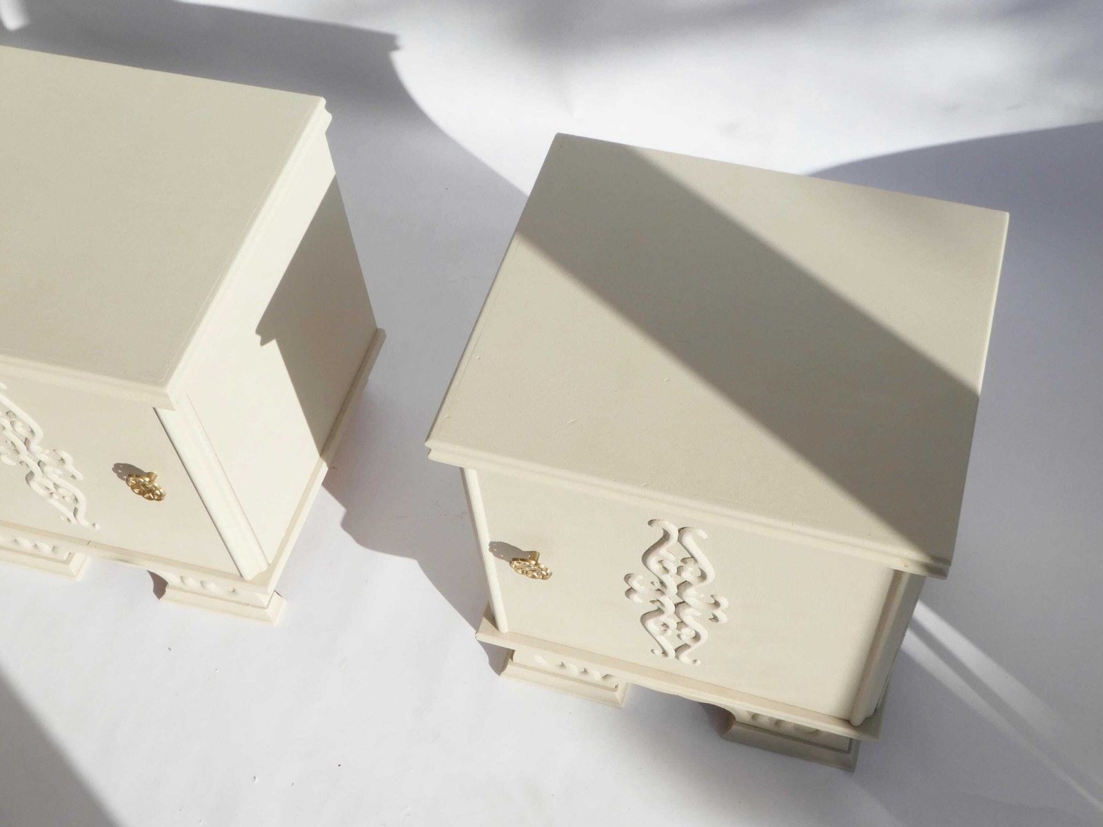 Antique Shabby Chic Pair Of Nightstands, Set Of Art Deco Ivory Wooden Bedside Tables With Carved Details And Brass Knobs photo vinterior