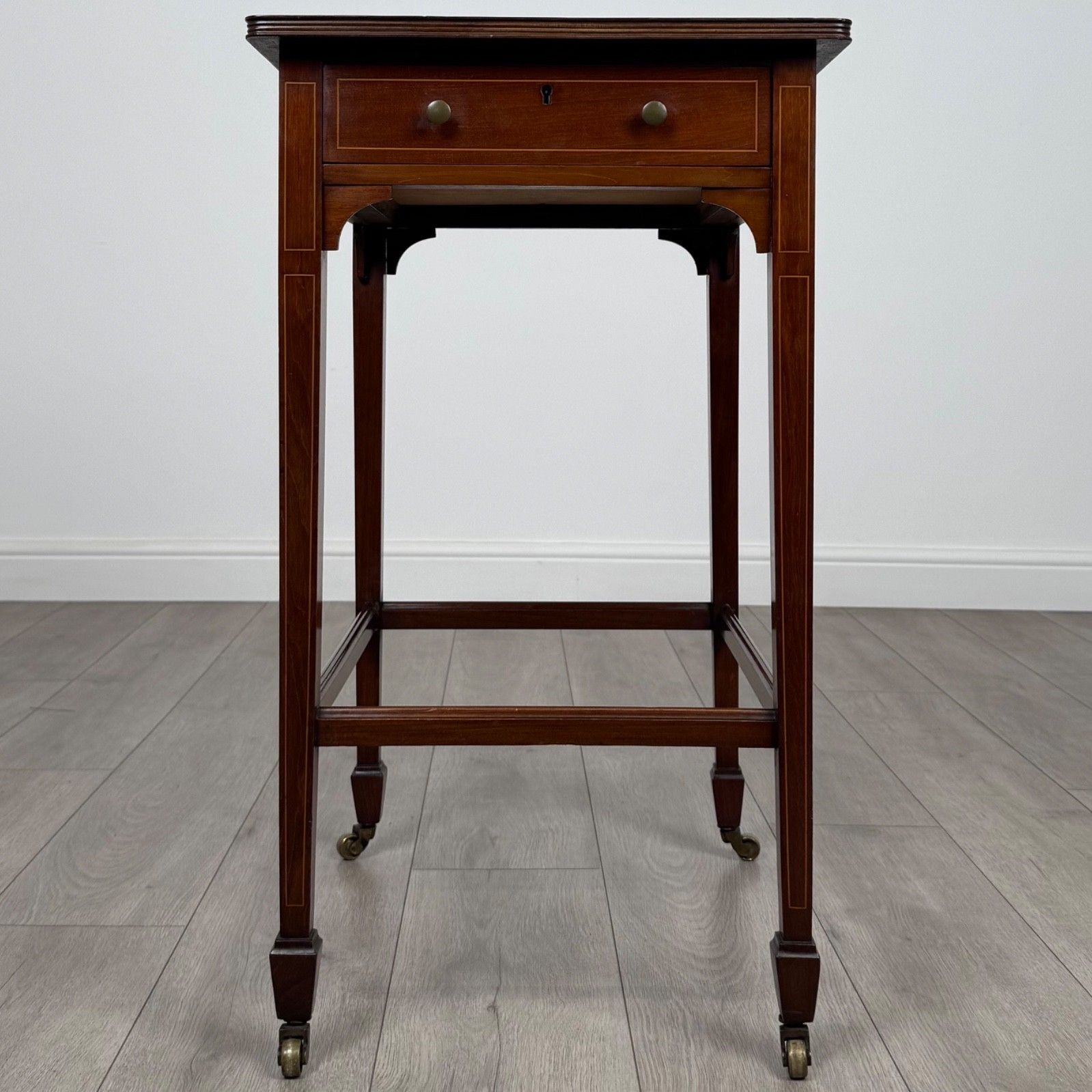 Antique 19th Century Good Quality Side Table In Mahogany